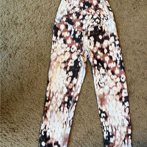 NWOT xs Chic Women's Patterned Leggings